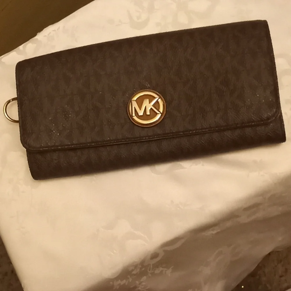 Michael Kors Large Logo Continental Wallet - Picture 1 of 5